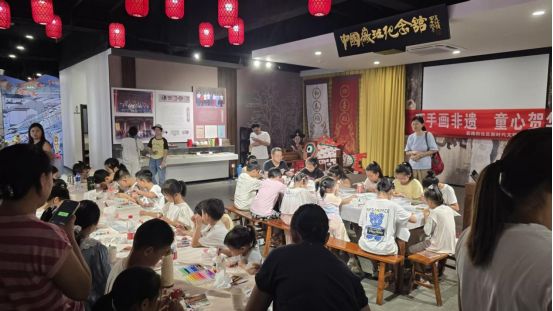 “巧手画非遗 童心贺华诞”鱼灯冰箱贴制作活动pg电子免费试玩模拟器歙县徽城镇新路街社区：(图4)